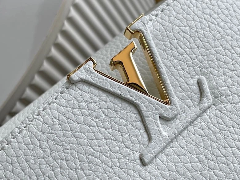 Bright Louis Vuitton Capucines BB Bags 94399