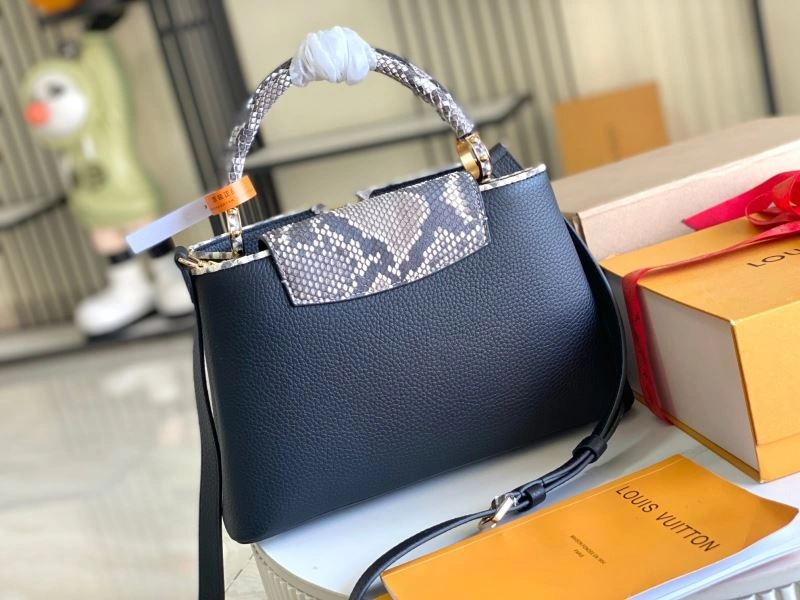 UrbanChic Louis Vuitton Capucines BB Bags 93956