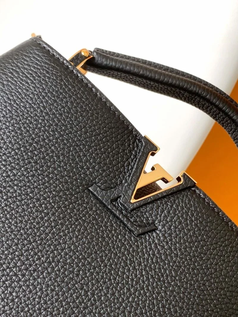 Sporty Louis Vuitton Capucines BB Bags 43394