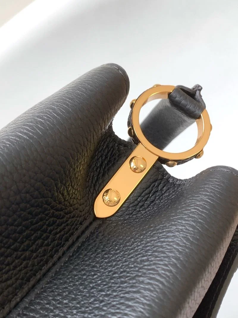 Sporty Louis Vuitton Capucines BB Bags 43394