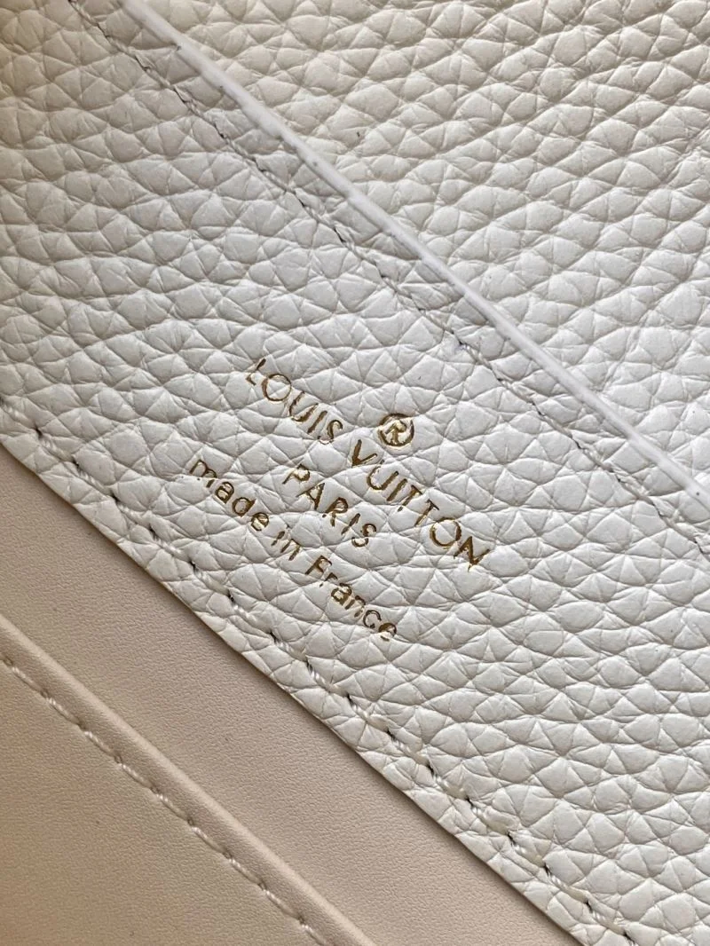Lightweight Louis Vuitton Capucines BB Bags 43358