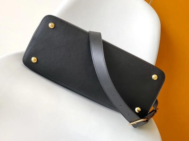 Unisex Louis Vuitton Capucines BB Bags 42969