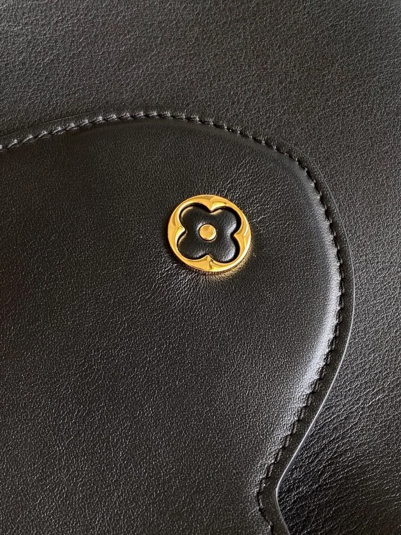 Unisex Louis Vuitton Capucines BB Bags 42969