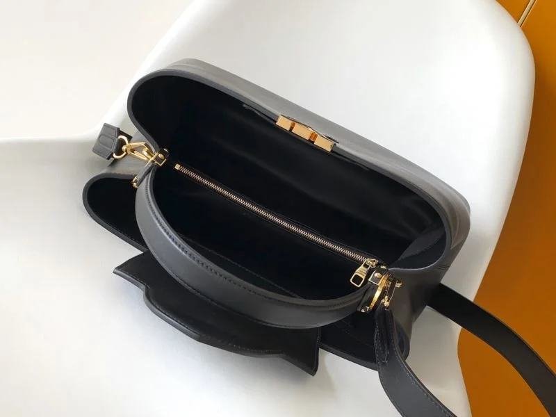 Unisex Louis Vuitton Capucines BB Bags 42969