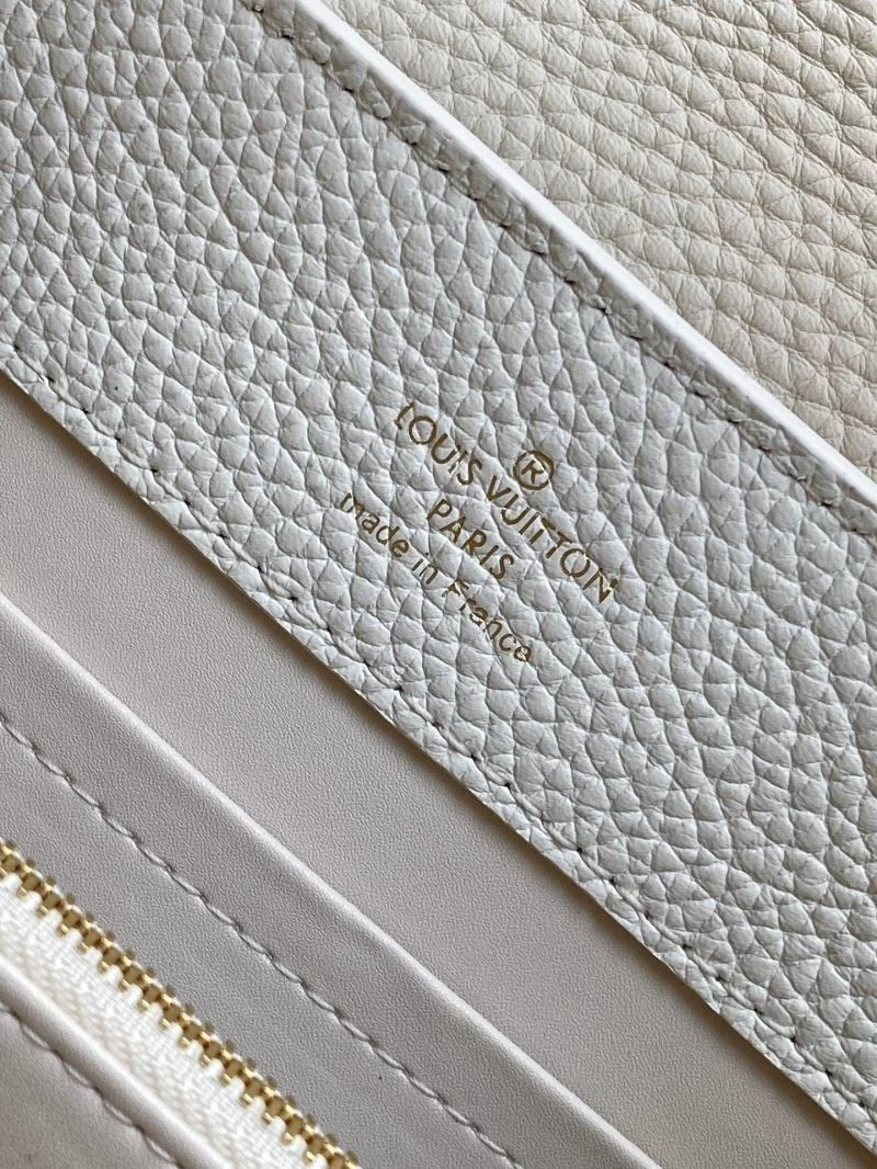 Sporty Louis Vuitton Capucines BB Bags 42967