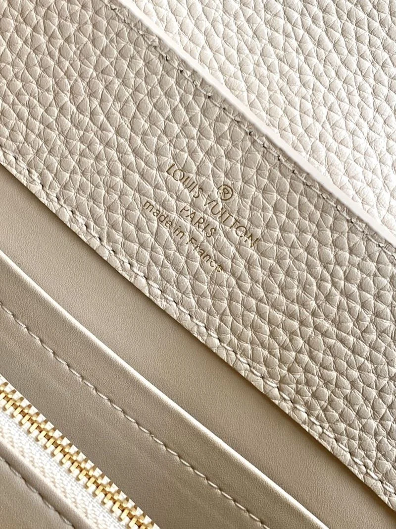 Louis Vuitton Capucines BB Bags Lightweight 42919