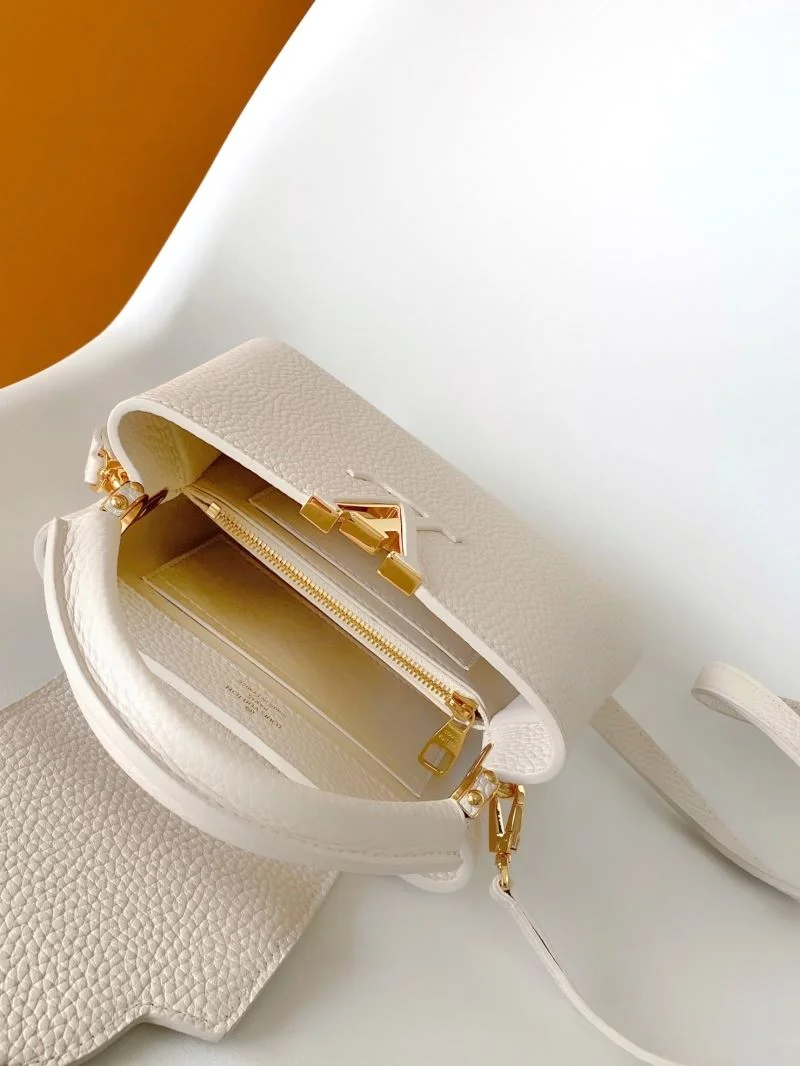 Timeless Louis Vuitton Capucines BB Bags 42952