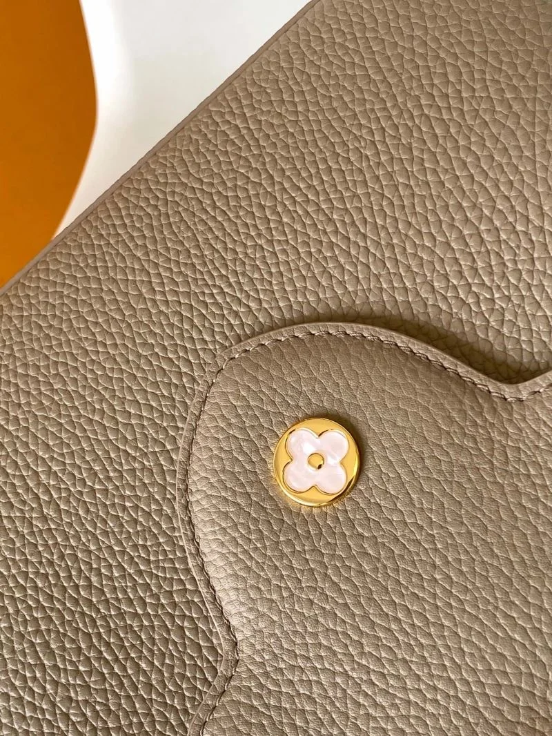 Snug Louis Vuitton Capucines BB Bags 42914