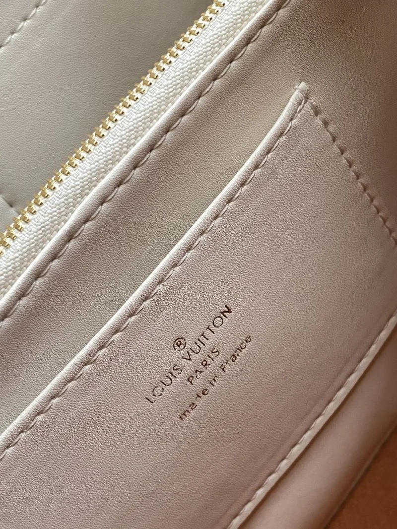 Louis Vuitton Capucines BB Bags TechFriendly 42912