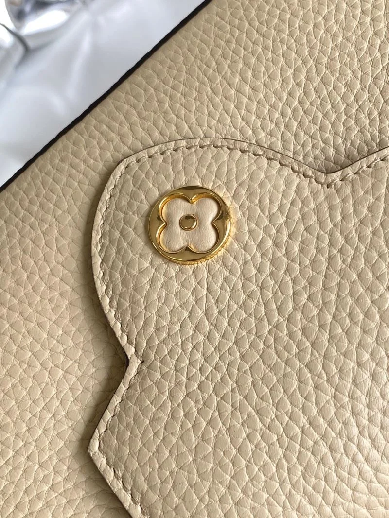Snug Louis Vuitton Capucines BB Bags 41389