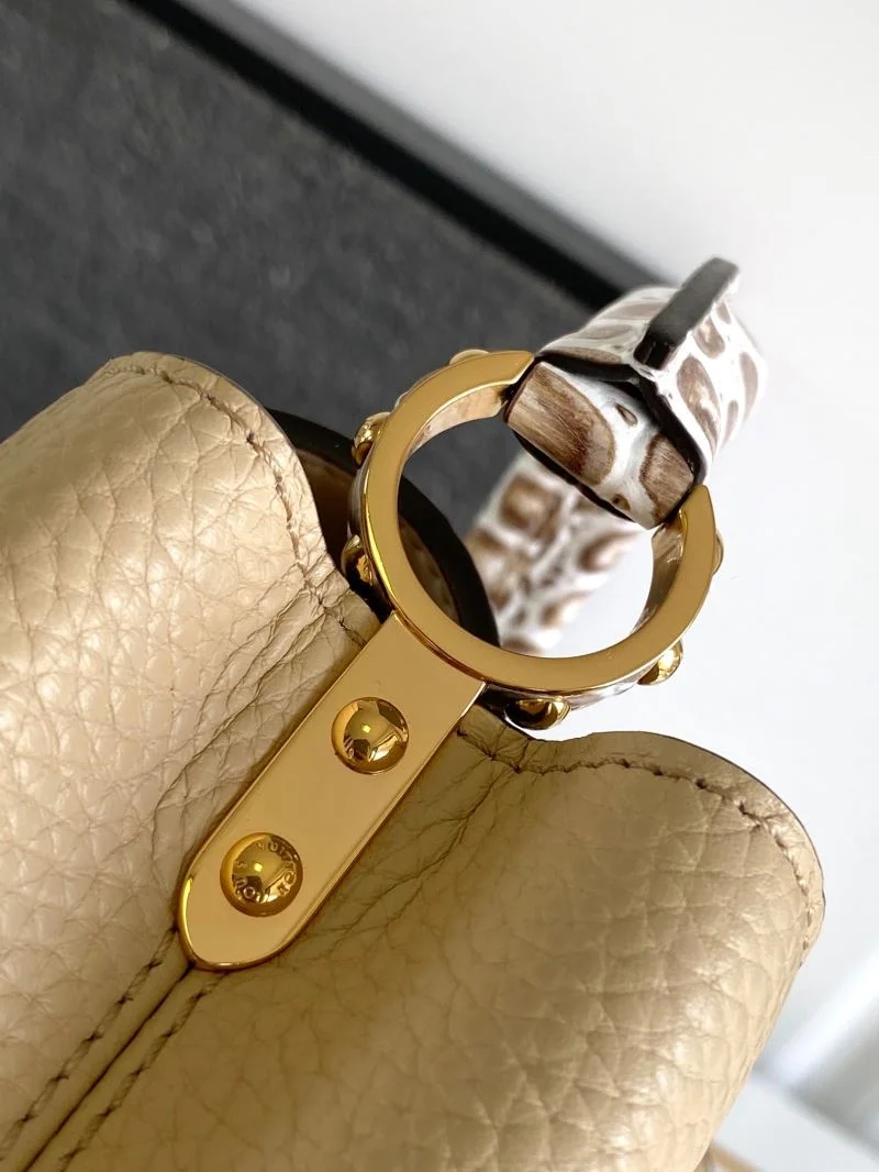 Snug Louis Vuitton Capucines BB Bags 41389