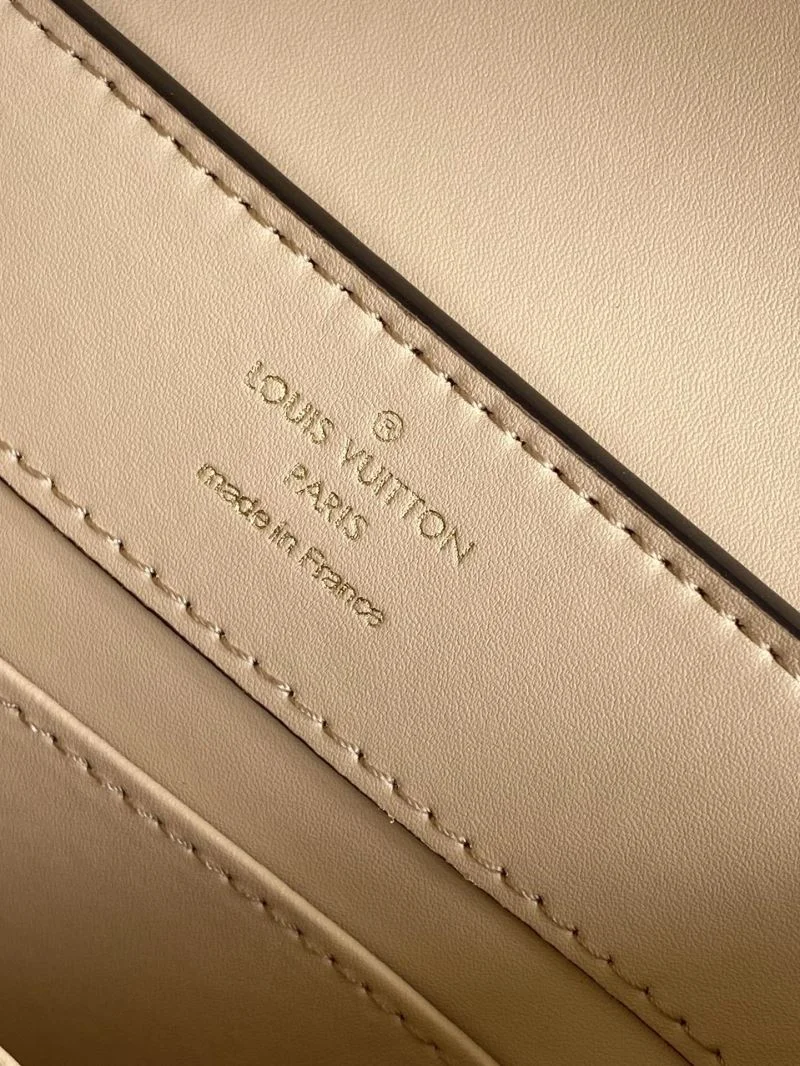 Snug Louis Vuitton Capucines BB Bags 41389