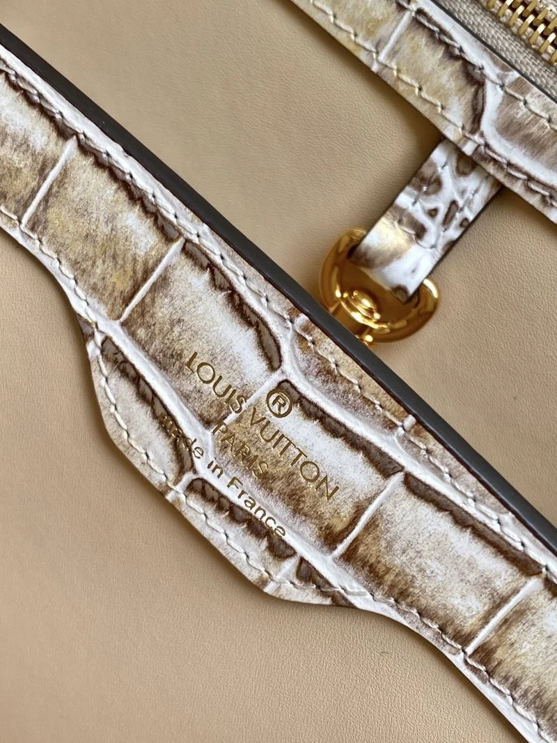 Bold Louis Vuitton Capucines BB Bags 41386