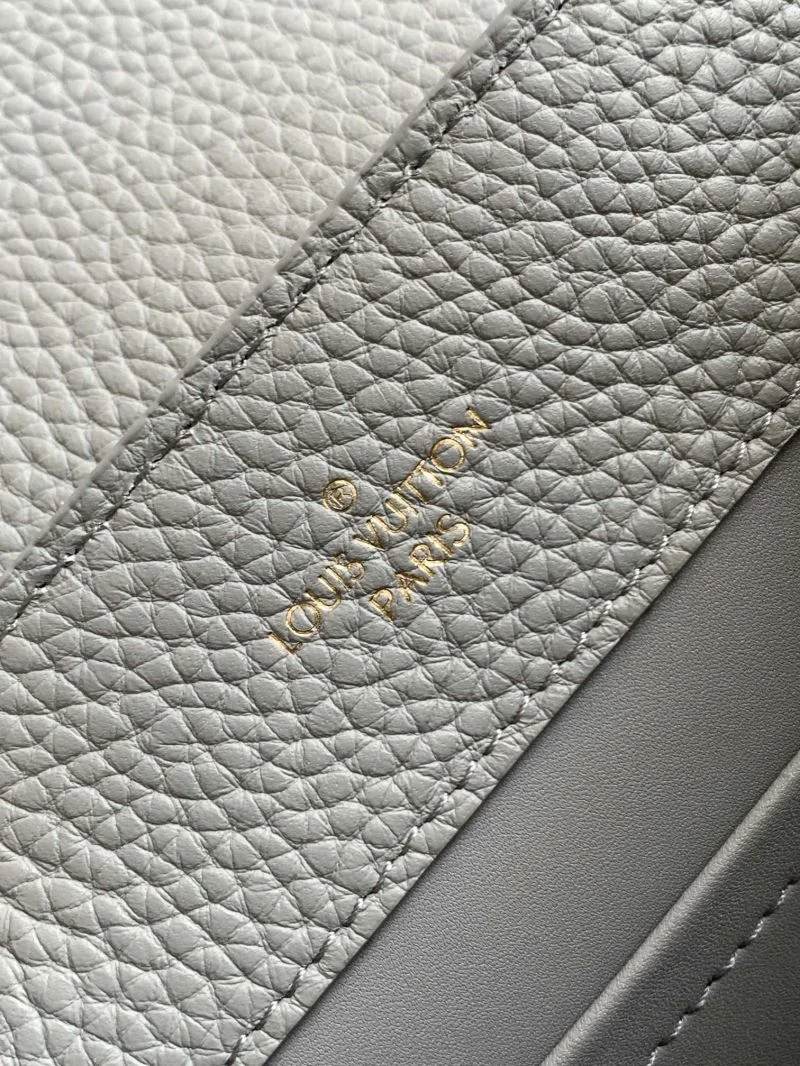 Fashionable Louis Vuitton Capucines BB Bags 41378