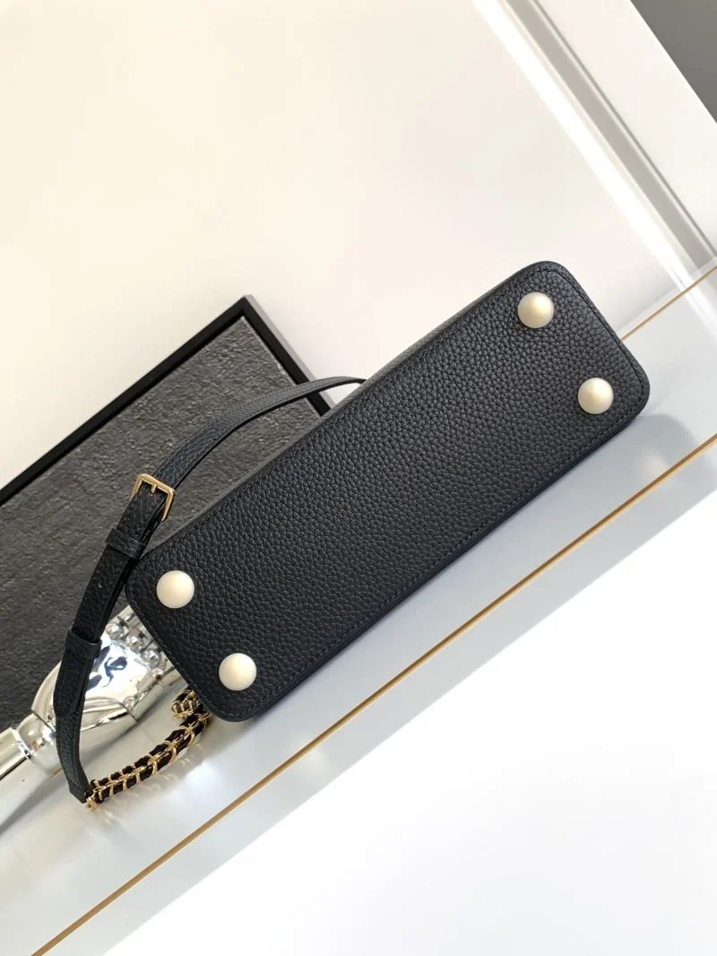 WellDesigned Louis Vuitton Capucines BB Bags 41364
