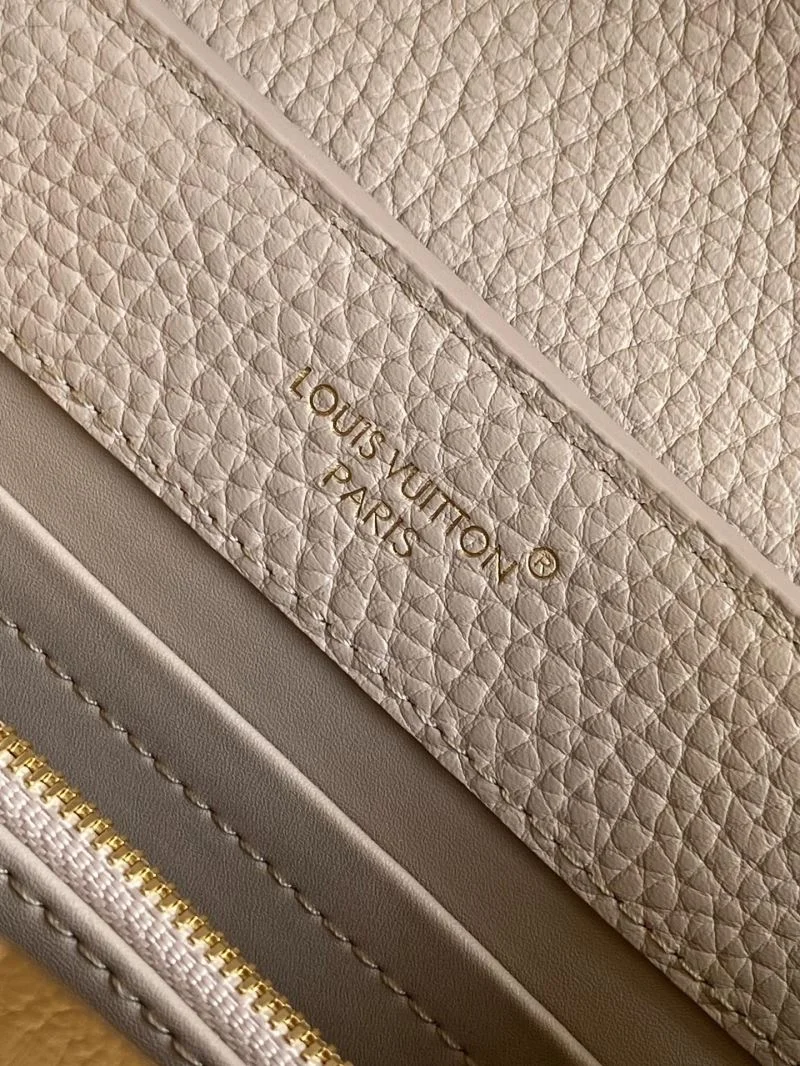 Comfortable Louis Vuitton Capucines BB Bags 41408