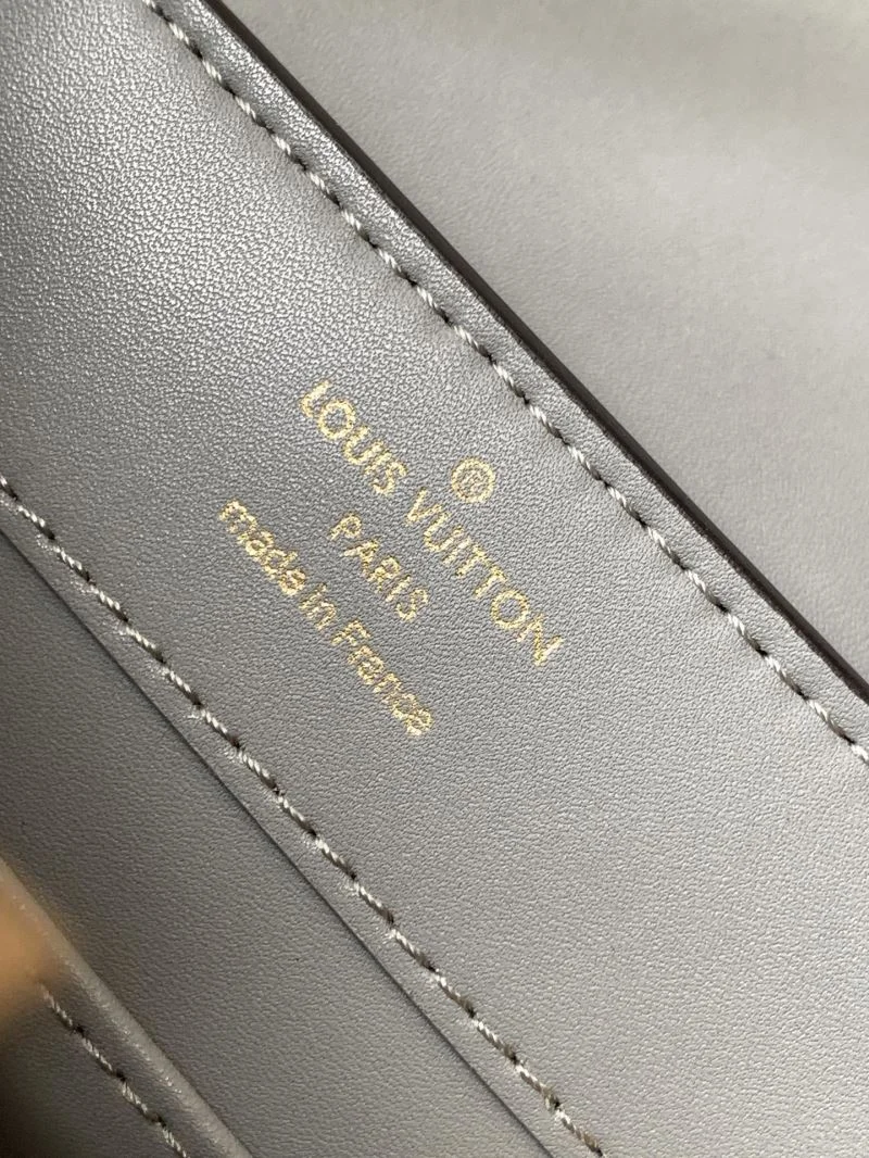 Popular Louis Vuitton Capucines BB Bags 41344