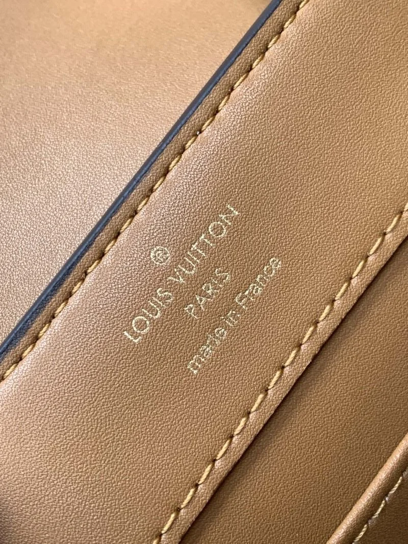 OnTrend Louis Vuitton Capucines BB Bags 41332
