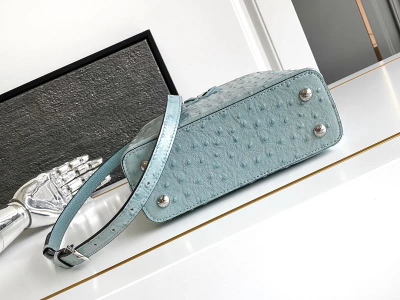 Compact Louis Vuitton Capucines BB Bags 41337