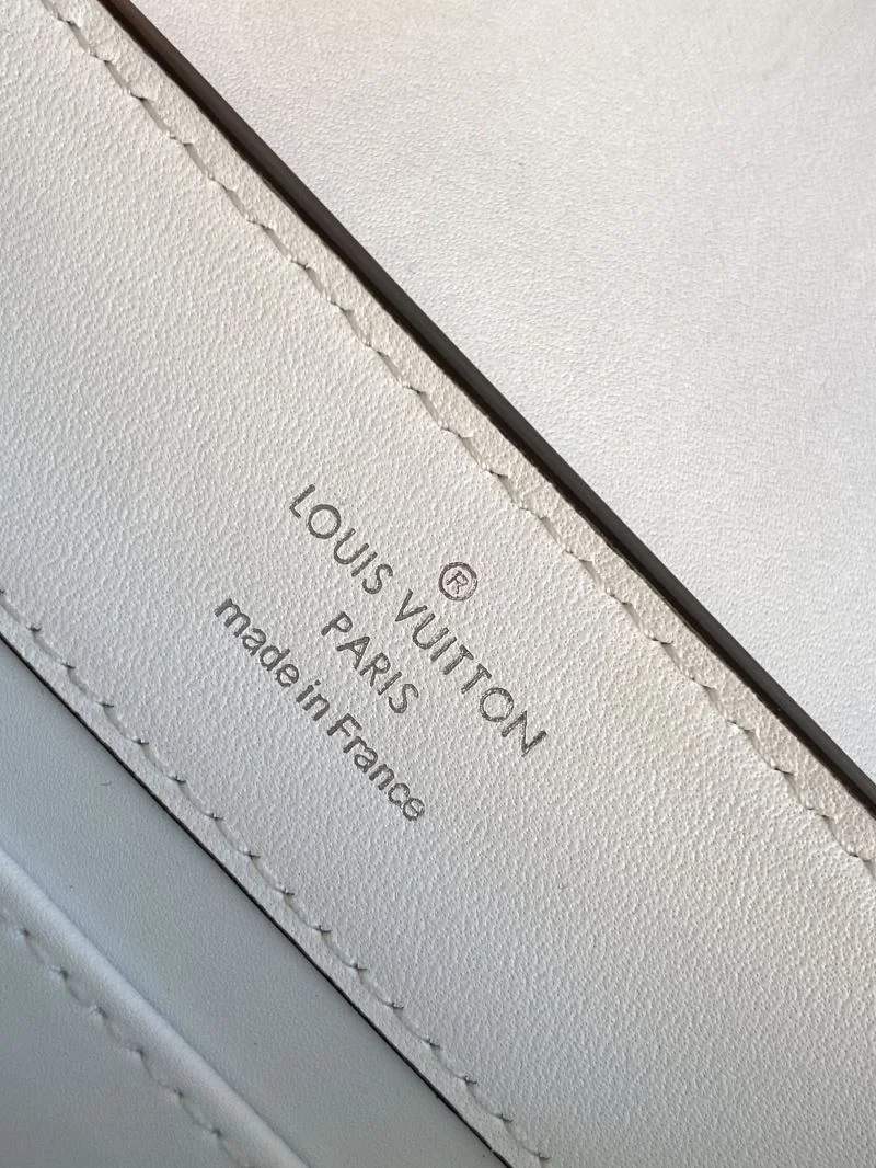 Louis Vuitton Capucines BB Bags FreshLook 41336