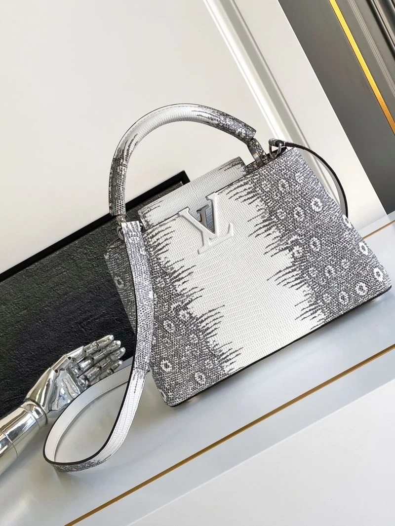 Sleek Louis Vuitton Capucines BB Bags 41312