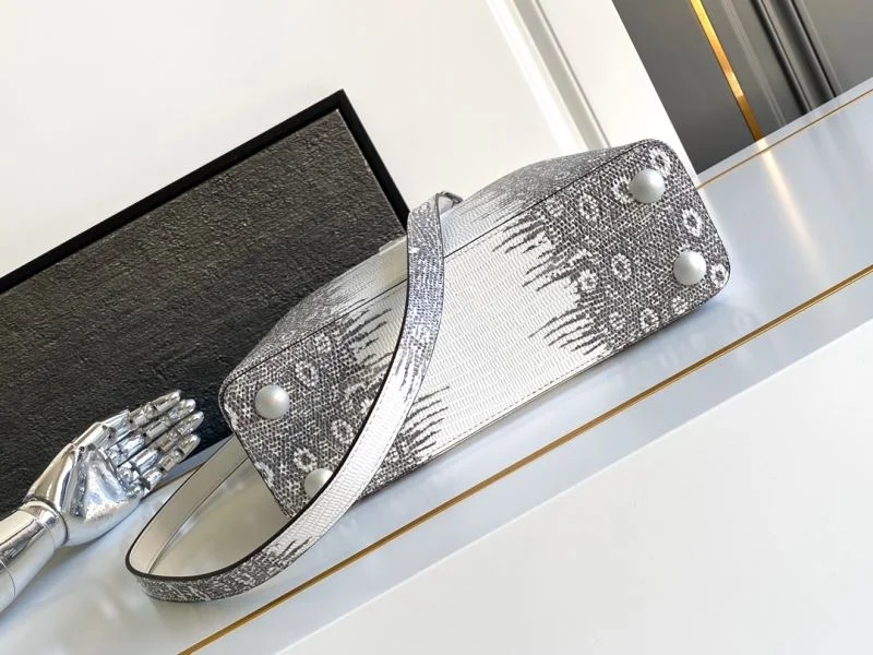 Sleek Louis Vuitton Capucines BB Bags 41312