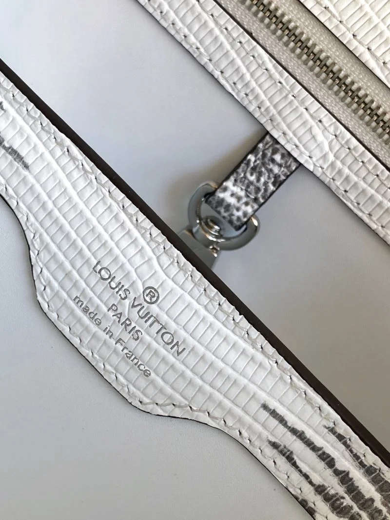 Sleek Louis Vuitton Capucines BB Bags 41312