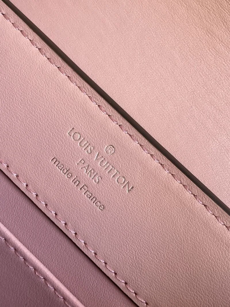 Durable Louis Vuitton Capucines BB Bags 41327