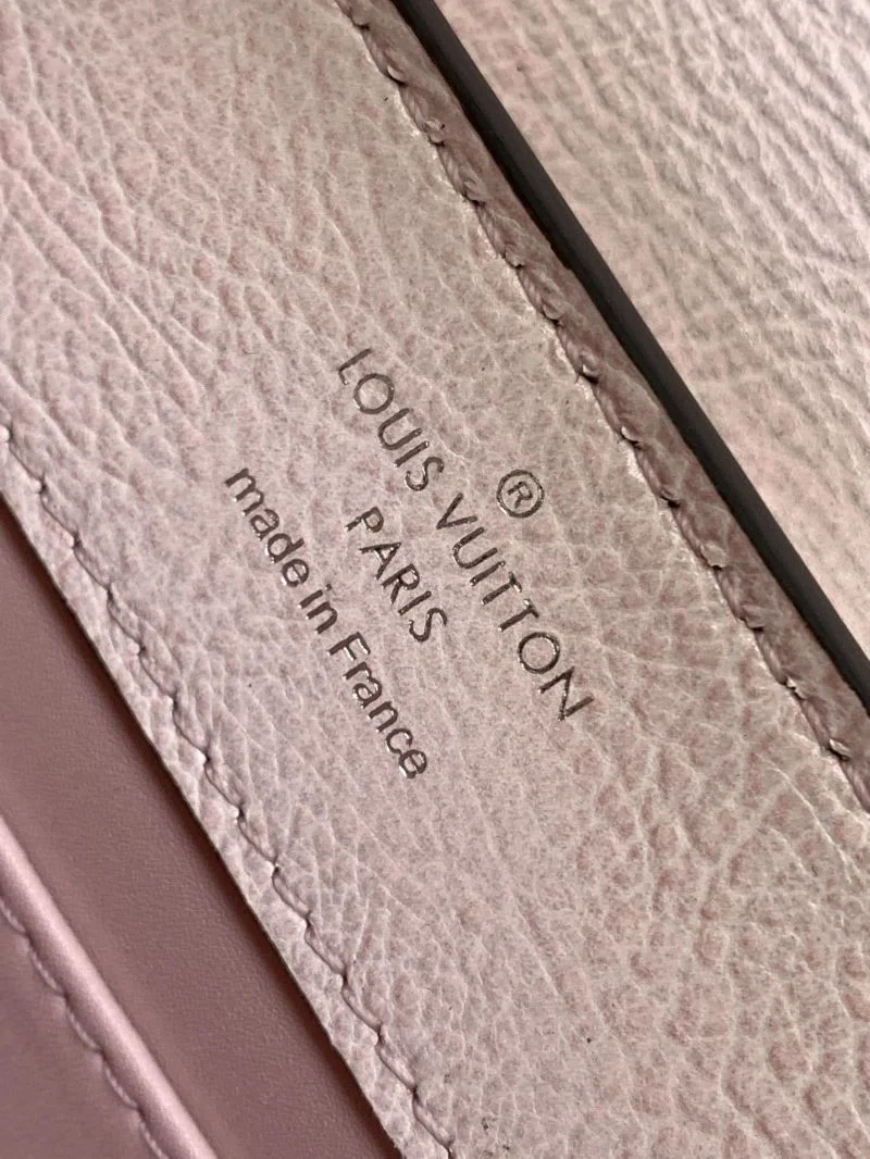 Bright Louis Vuitton Capucines BB Bags 41288