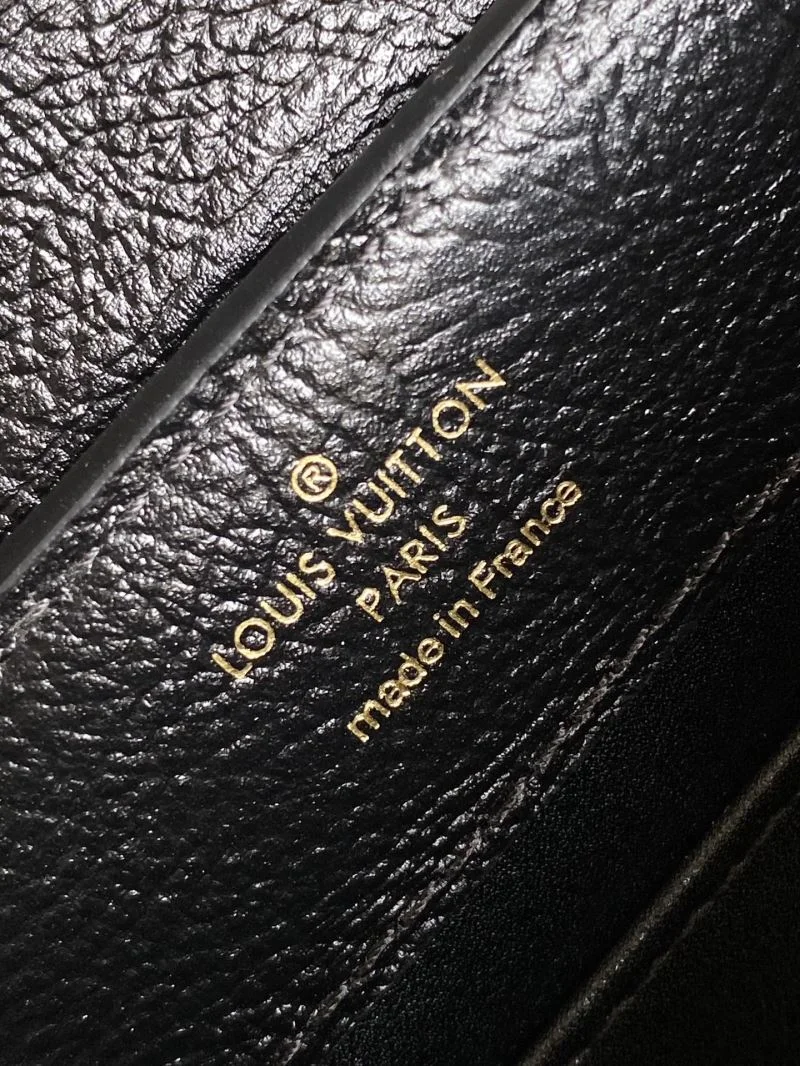Louis Vuitton Capucines BB Bags Vibrant 41286