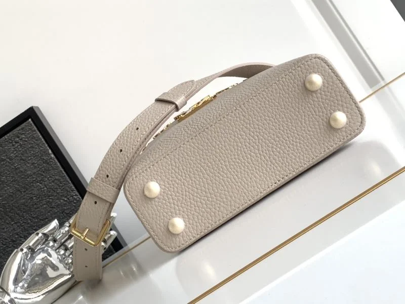 Neat Louis Vuitton Capucines BB Bags 41247