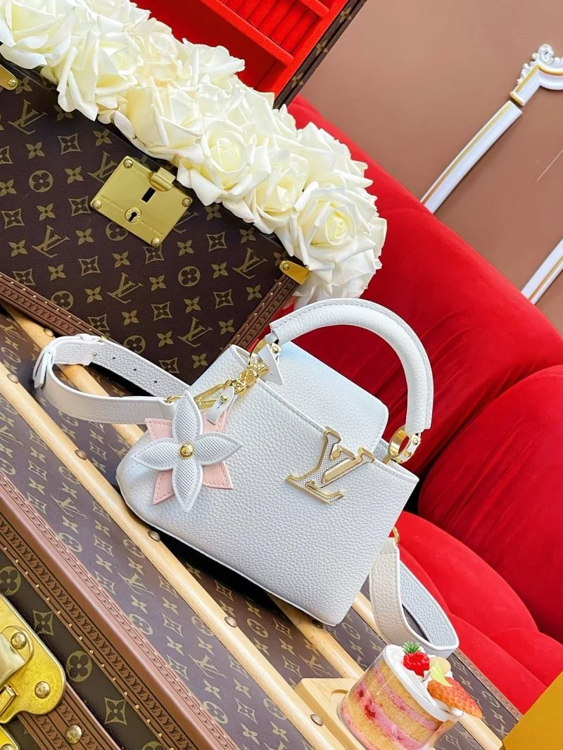 Minimalist Louis Vuitton Capucines BB Bags 40766