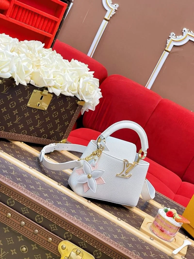 Minimalist Louis Vuitton Capucines BB Bags 40766