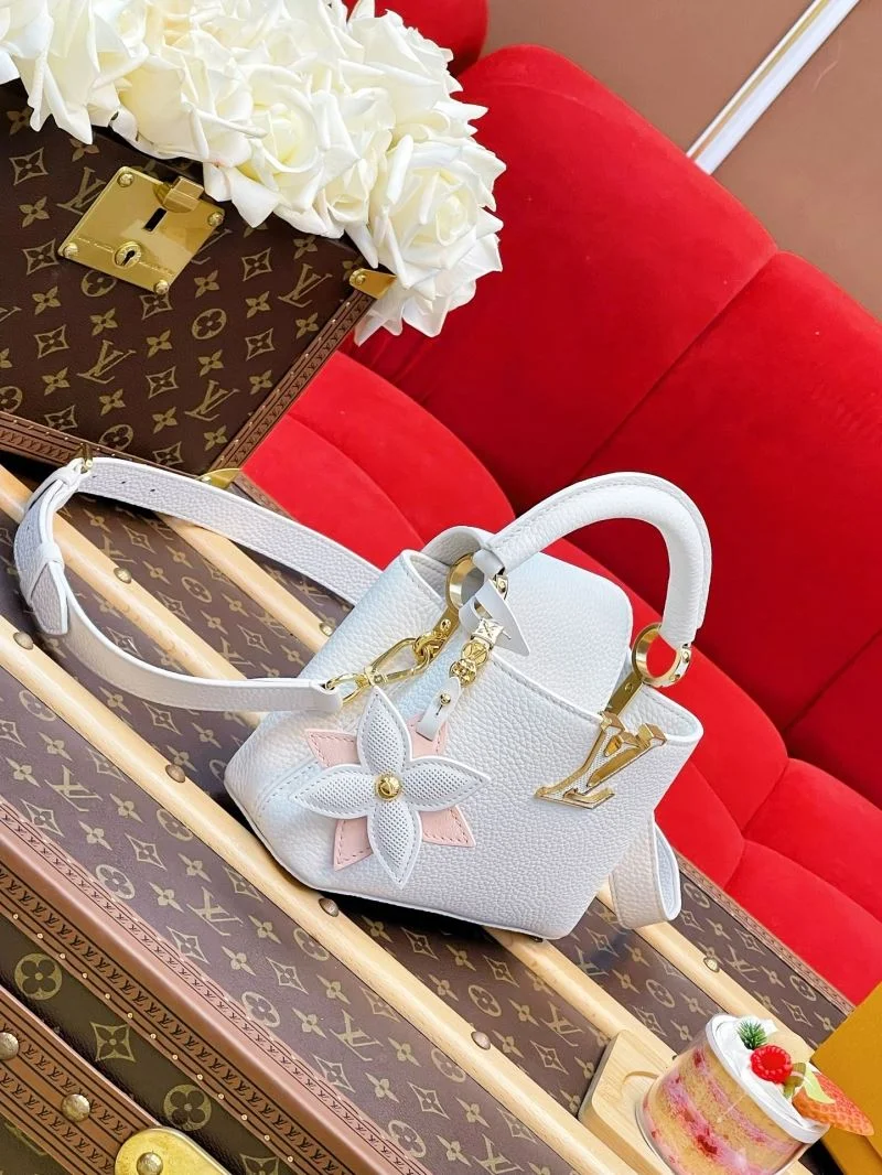 Minimalist Louis Vuitton Capucines BB Bags 40766