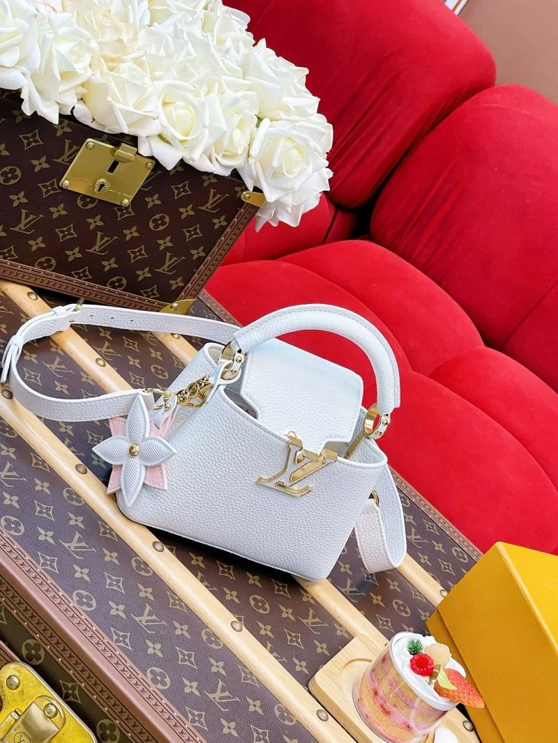 Minimalist Louis Vuitton Capucines BB Bags 40766