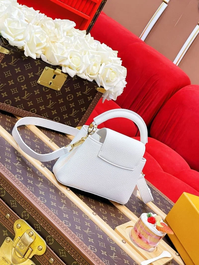 Minimalist Louis Vuitton Capucines BB Bags 40766