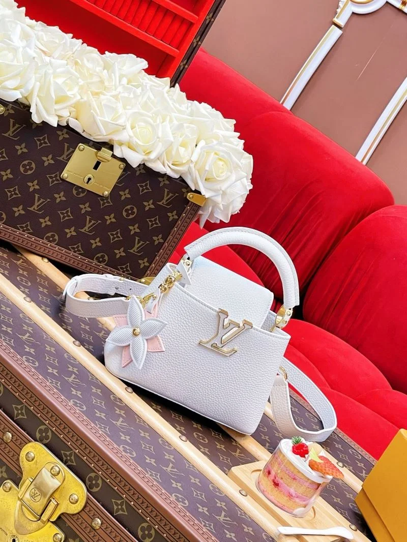 Minimalist Louis Vuitton Capucines BB Bags 40766
