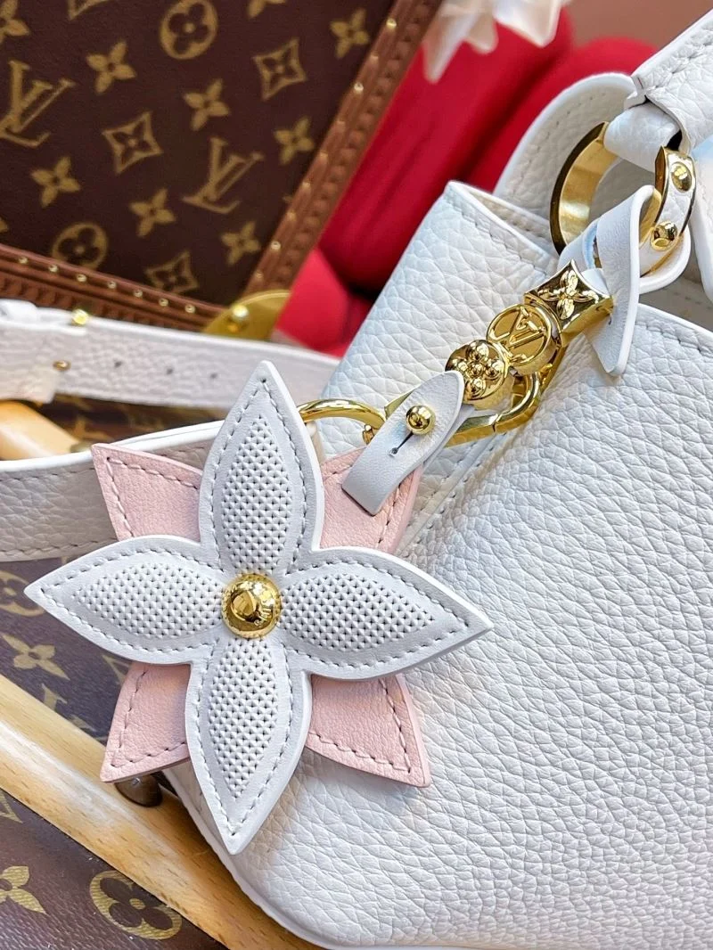 Minimalist Louis Vuitton Capucines BB Bags 40766