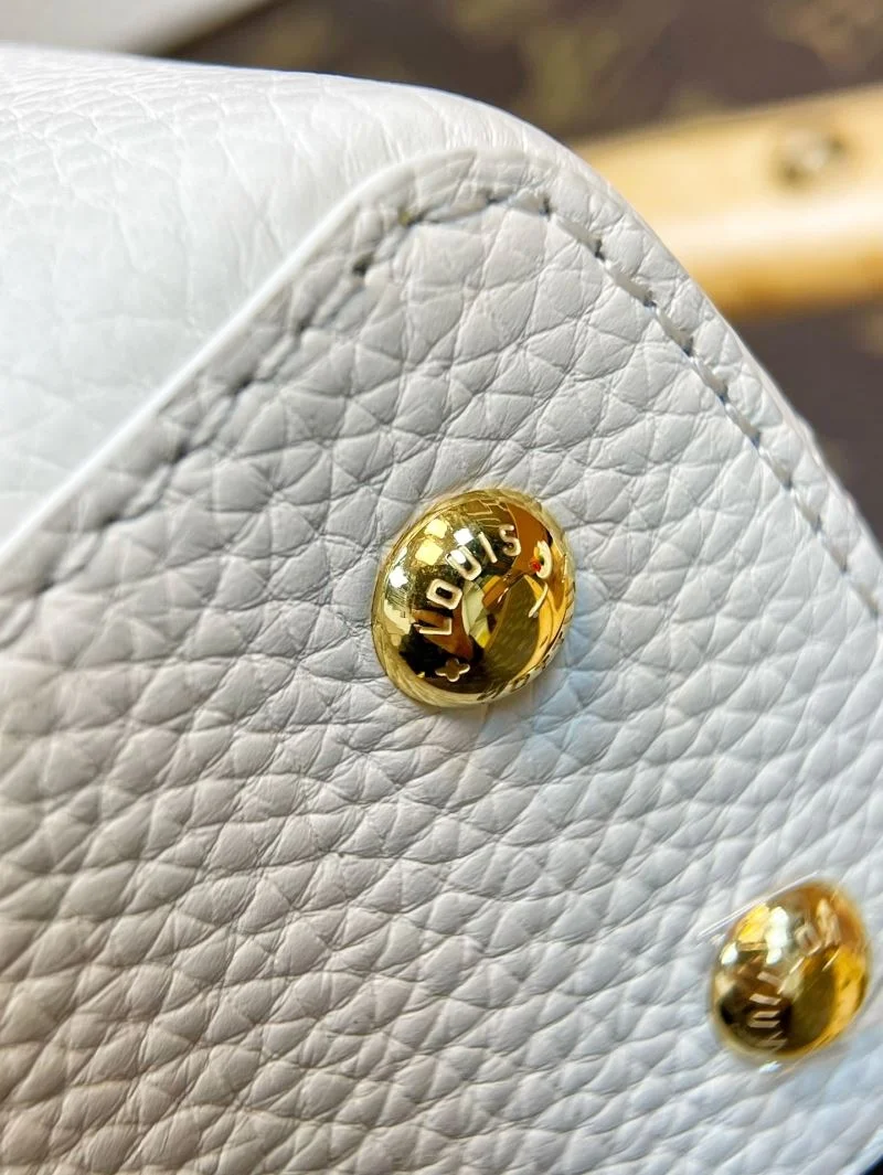 Minimalist Louis Vuitton Capucines BB Bags 40766