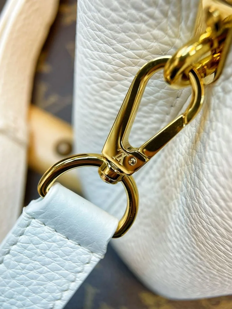 Minimalist Louis Vuitton Capucines BB Bags 40766