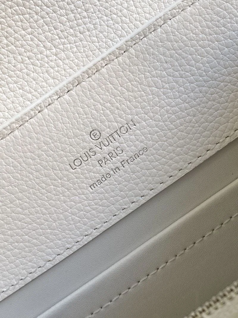 FreshLook Louis Vuitton Capucines BB Bags 40684