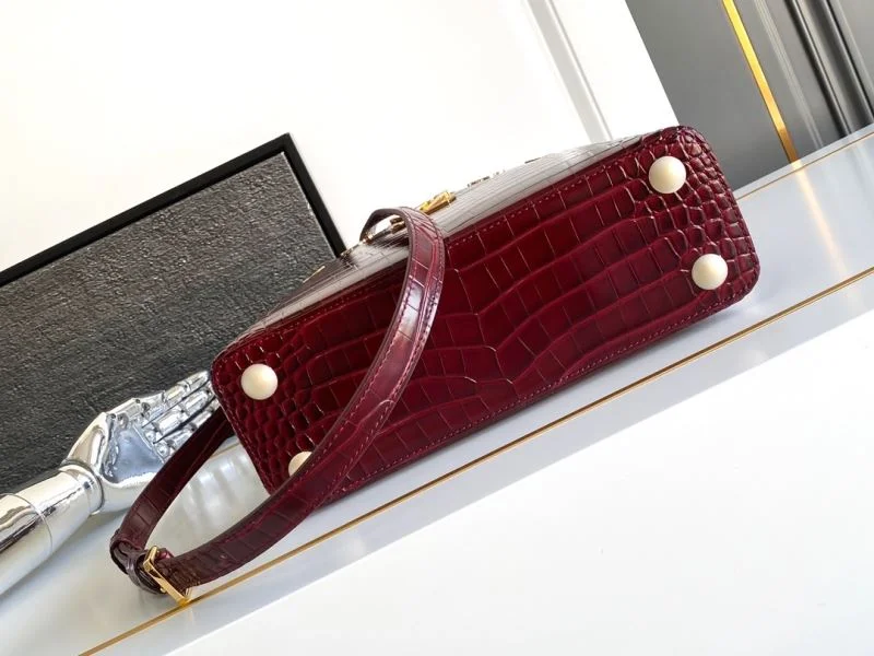 Unisex Louis Vuitton Capucines BB Bags 40681