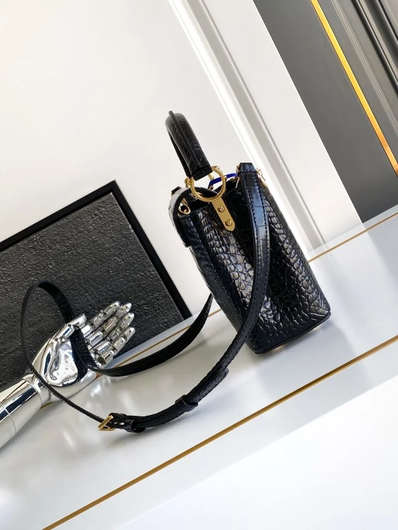 ZipUp Louis Vuitton Capucines BB Bags 40678