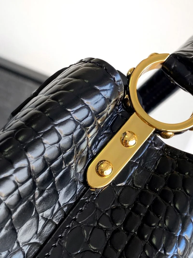 ZipUp Louis Vuitton Capucines BB Bags 40678