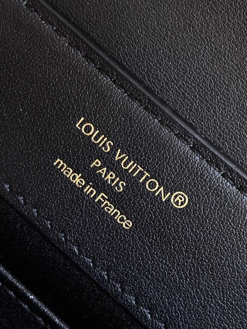 ZipUp Louis Vuitton Capucines BB Bags 40678