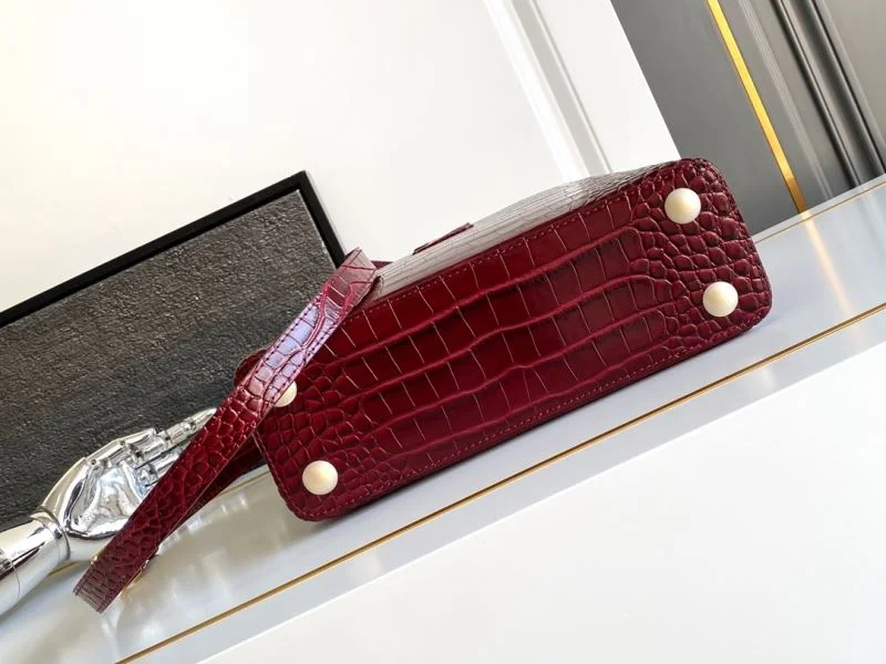 Sporty Louis Vuitton Capucines BB Bags 40675