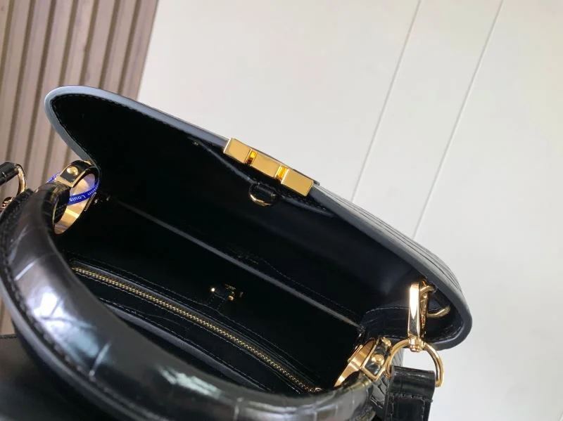 Compact Louis Vuitton Capucines BB Bags 40667