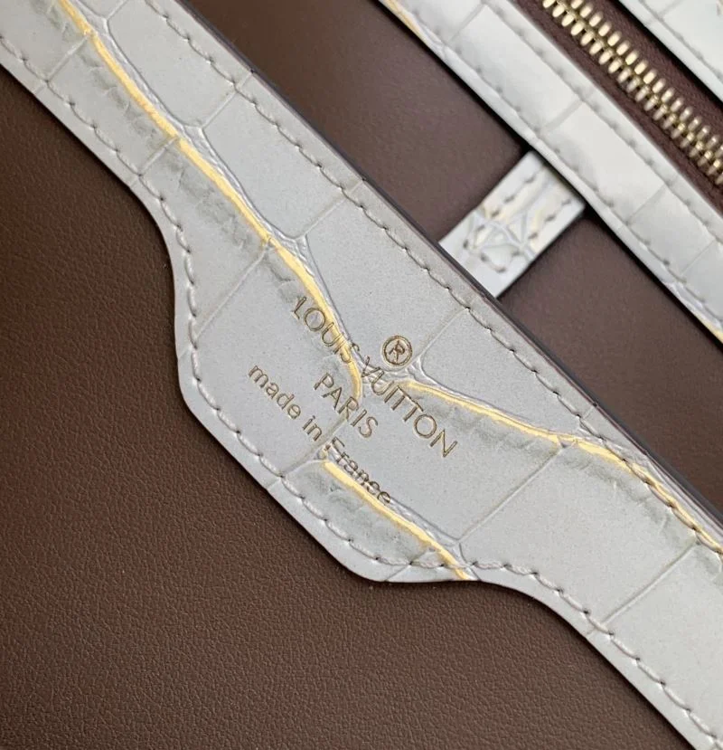 Louis Vuitton Capucines BB Bags Trendy 40660