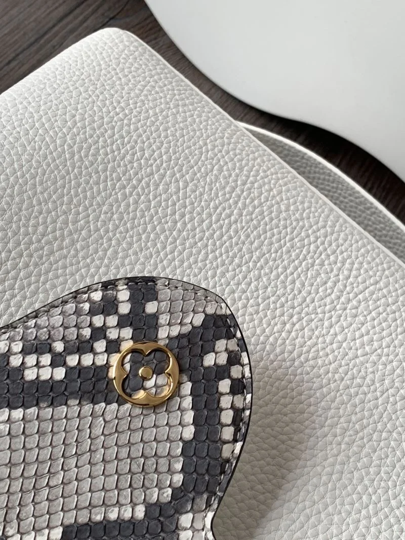 OnTrend Louis Vuitton Capucines BB Bags 40641