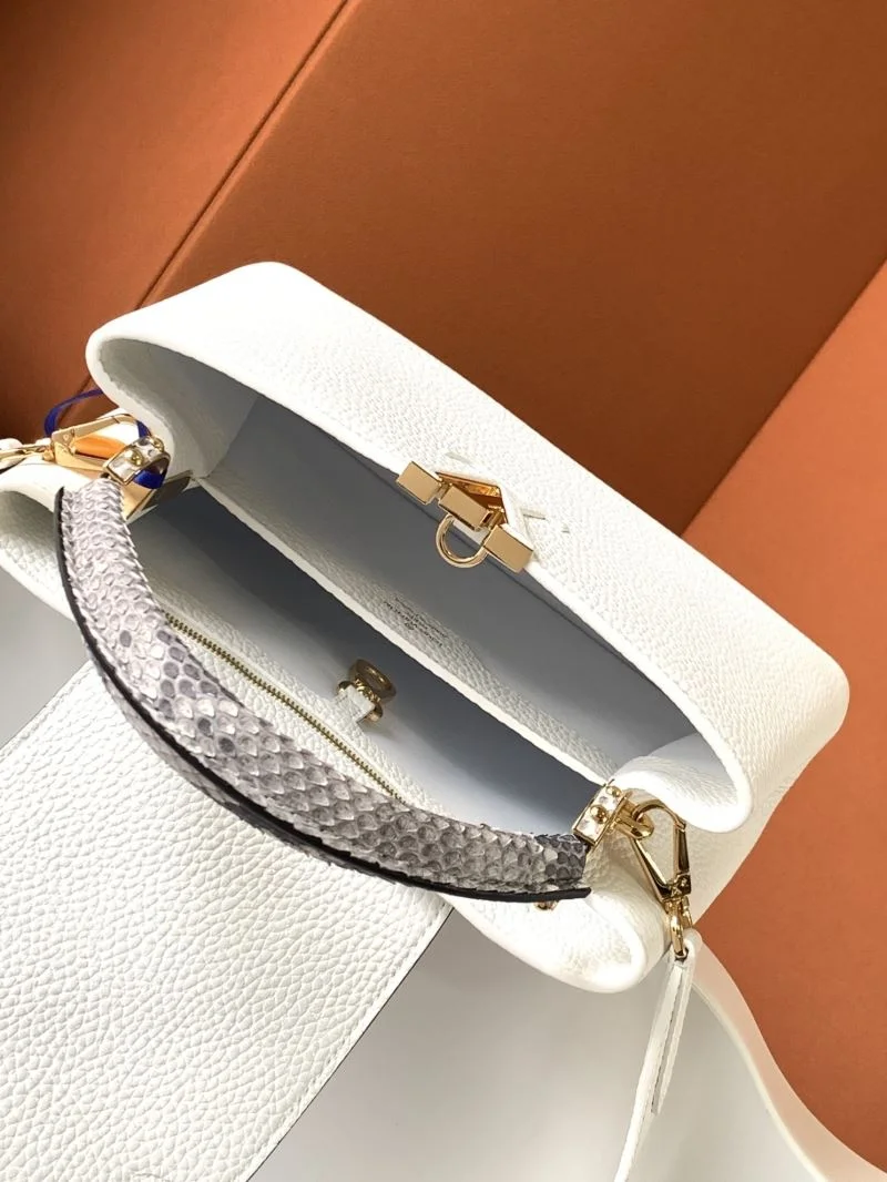 OnTrend Louis Vuitton Capucines BB Bags 40641